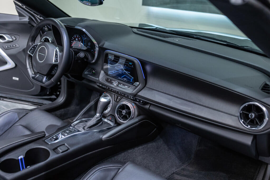 Camaro 6 Noir Cab Interieur 22