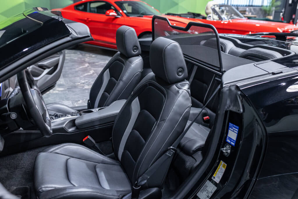 Camaro 6 Noir Cab Interieur 23