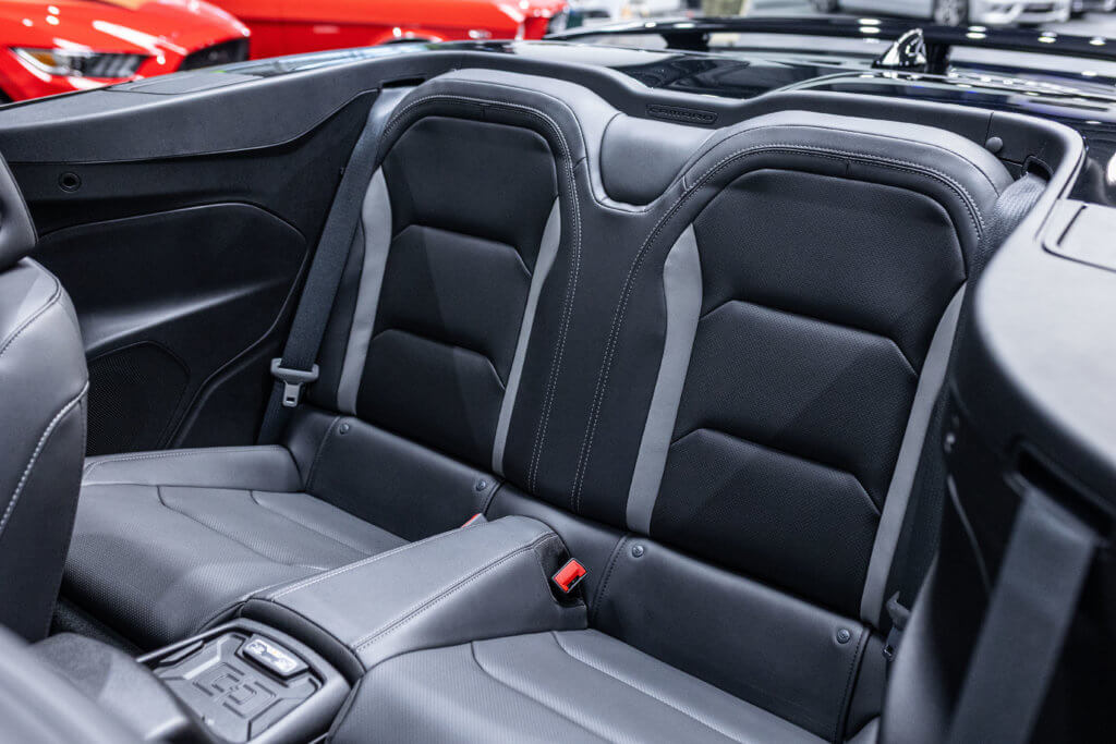 Camaro 6 Noir Cab Interieur 25