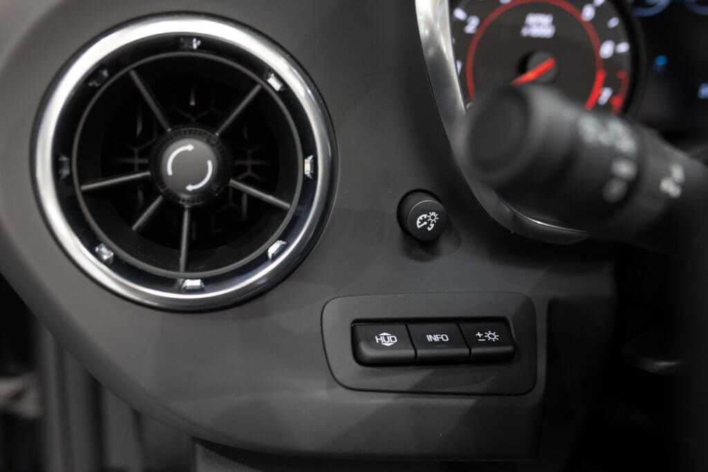 Camaro 6 Noir Cab Interieur 28