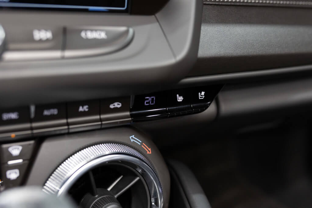 Camaro 6 Noir Cab Interieur 35