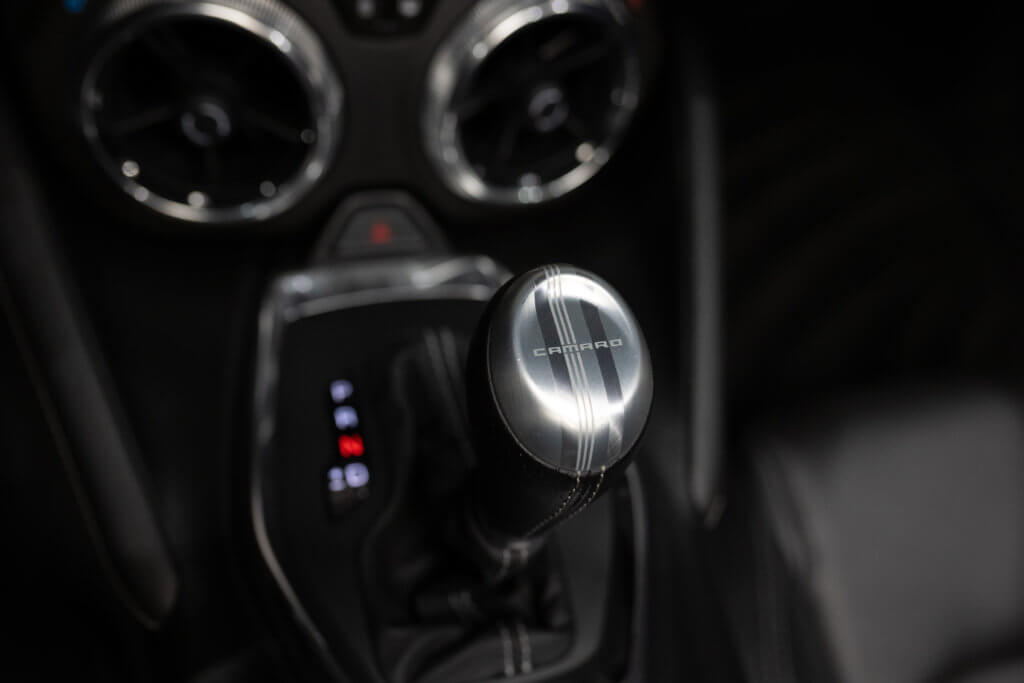 Camaro 6 Noir Cab Interieur 37