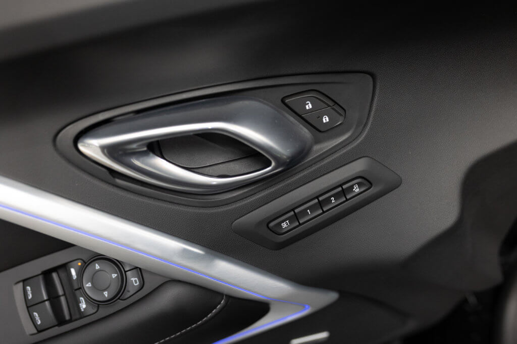 Camaro 6 Noir Cab Interieur 5
