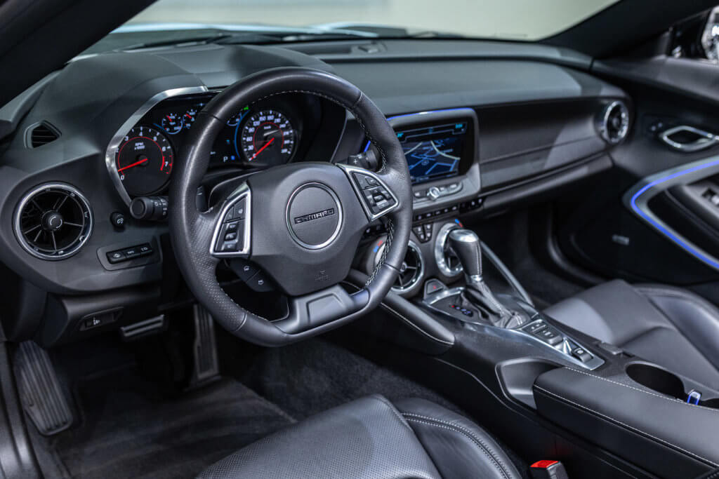 Camaro 6 Noir Cab Interieur 7