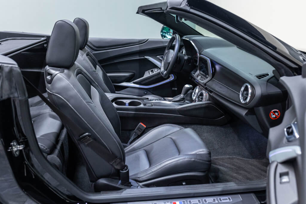 Camaro 6 Noir Cab Interieur 8