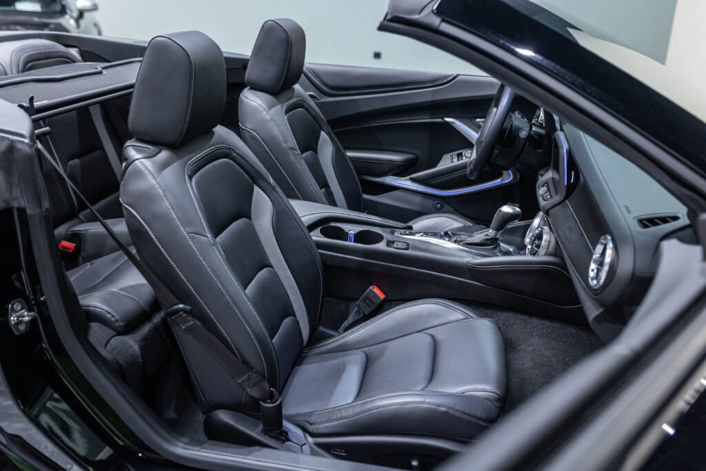 Camaro 6 Noir Cab Interieur 9