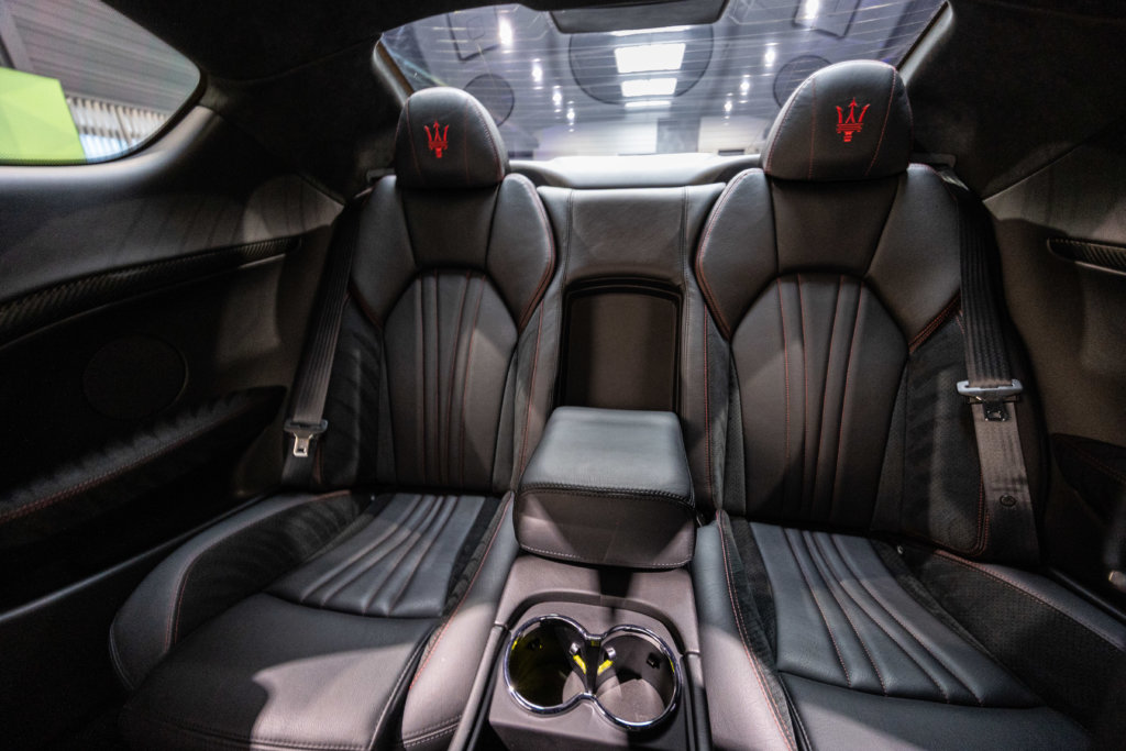 Maserati Granturismo Capot Carbon Interieur 22