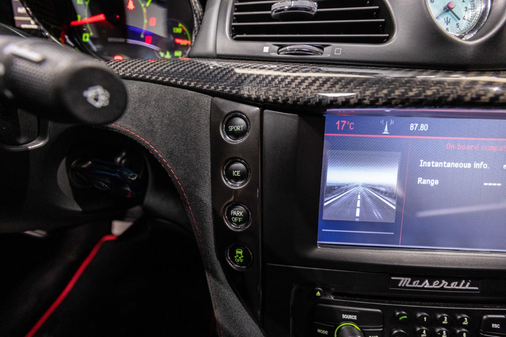Maserati Granturismo Capot Carbon Interieur 24