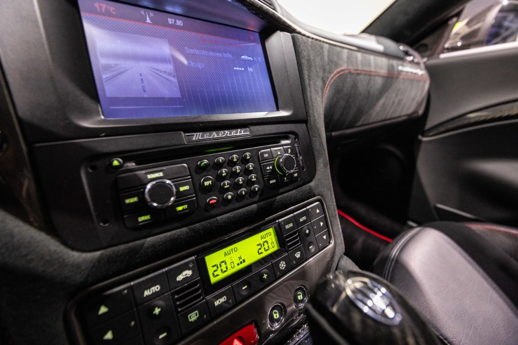 Maserati Granturismo Capot Carbon Interieur 25