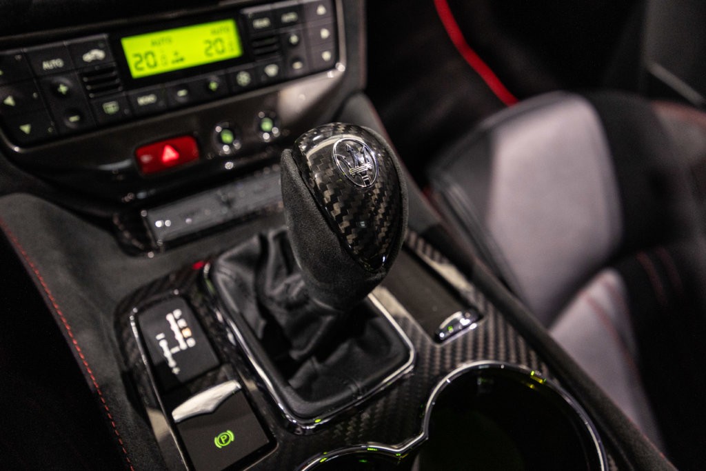 Maserati Granturismo Capot Carbon Interieur 32