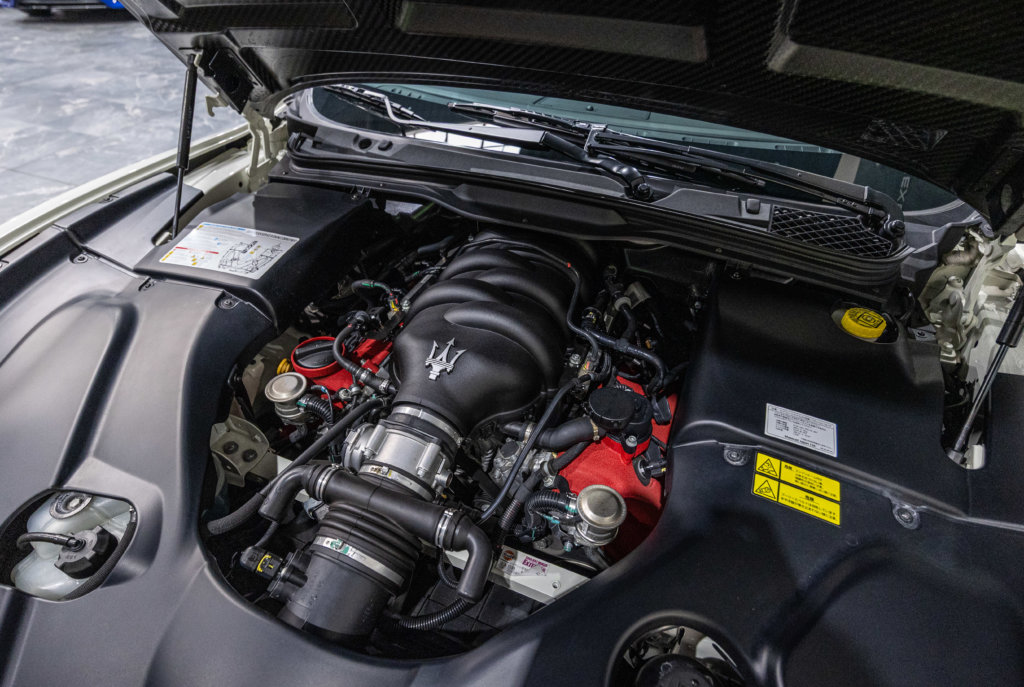 Maserati Granturismo Capot Carbon Moteur 3