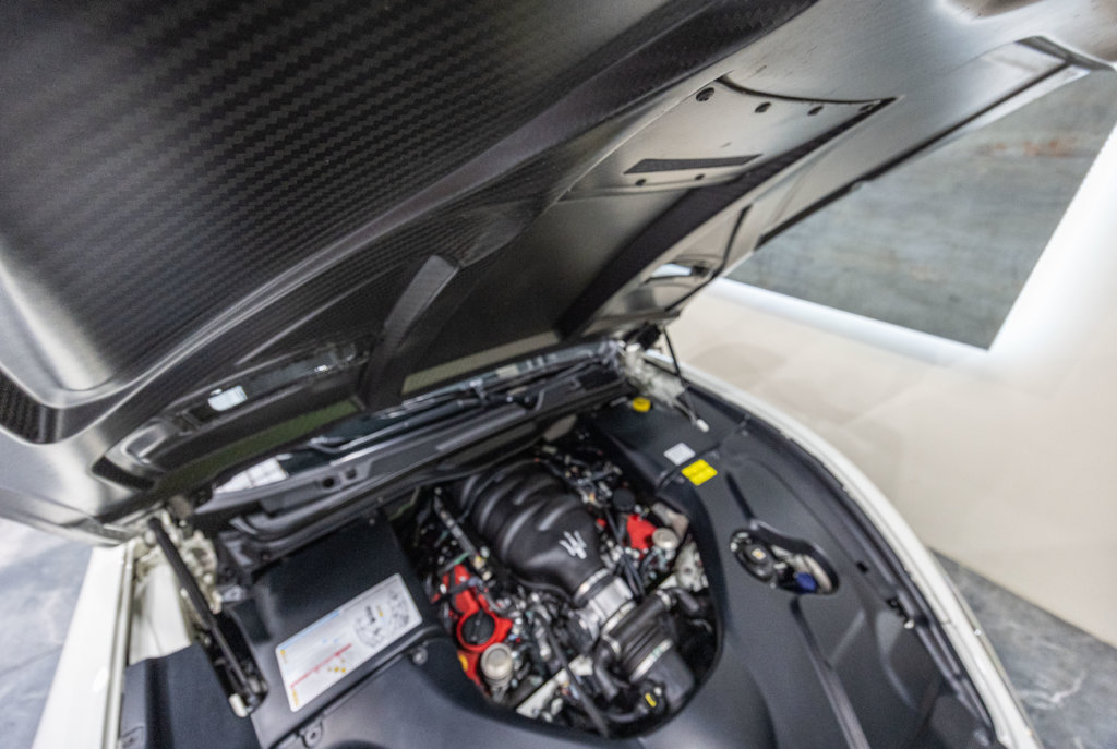 Maserati Granturismo Capot Carbon Moteur 4