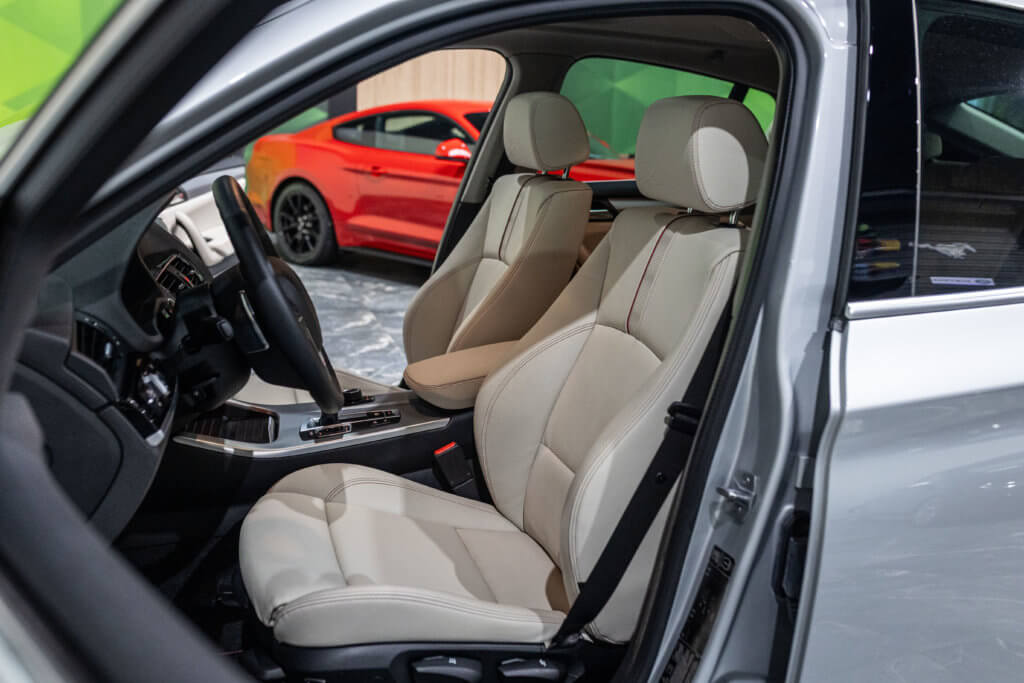 X4 30d Gris Interieur 14
