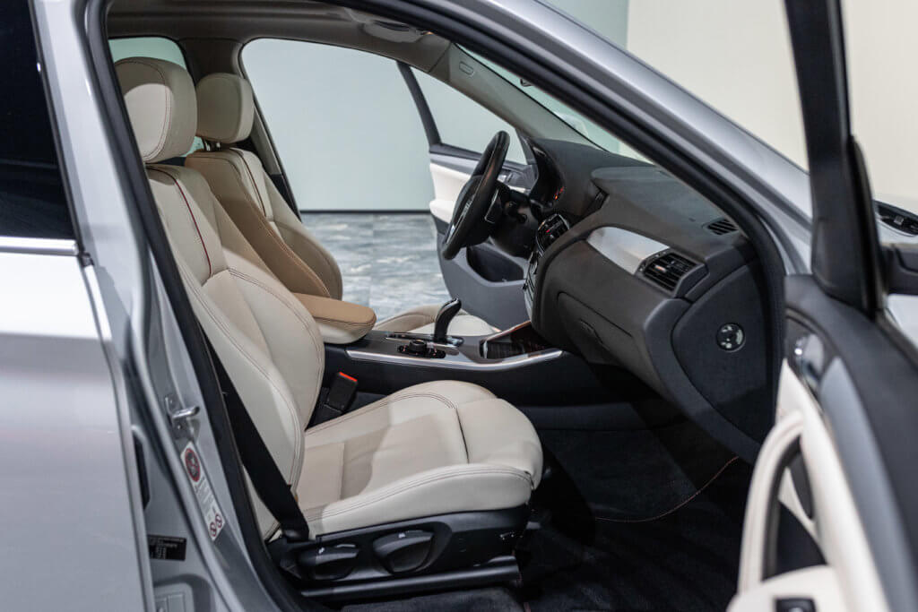 X4 30d Gris Interieur 16