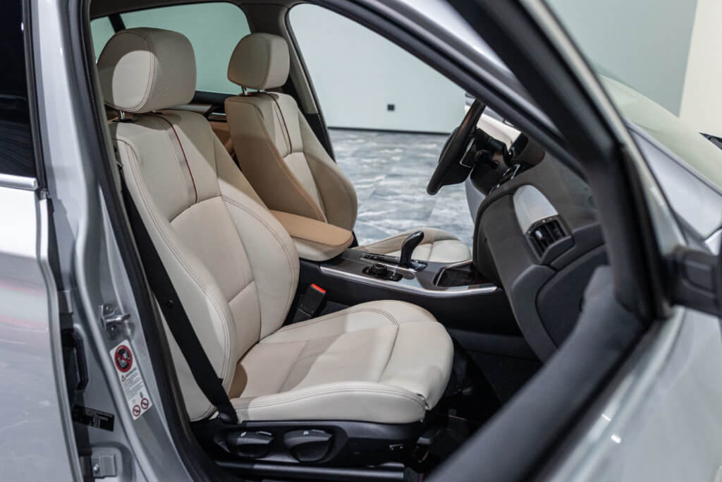 X4 30d Gris Interieur 17
