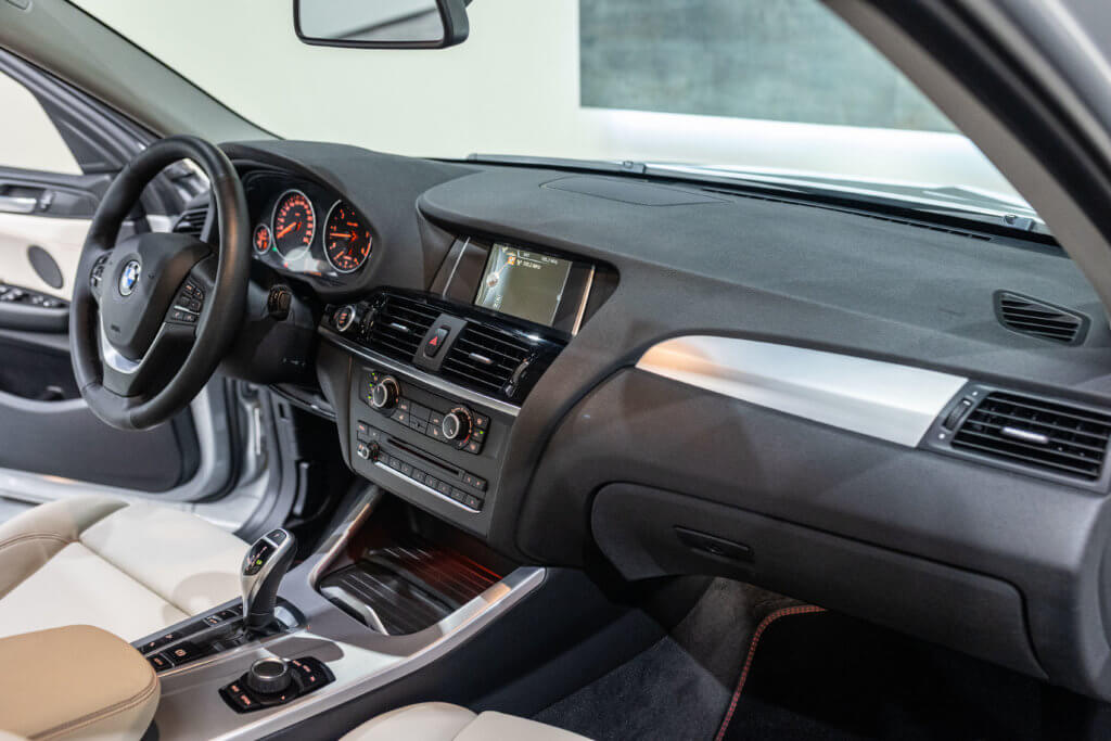 X4 30d Gris Interieur 18
