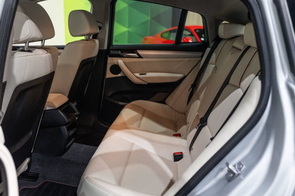 X4 30d Gris Interieur 24