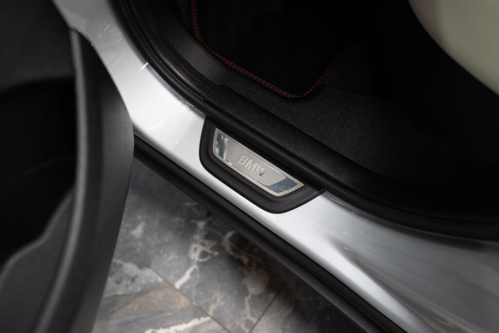 X4 30d Gris Interieur 25