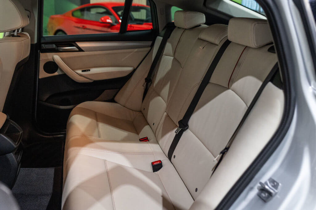 X4 30d Gris Interieur 26