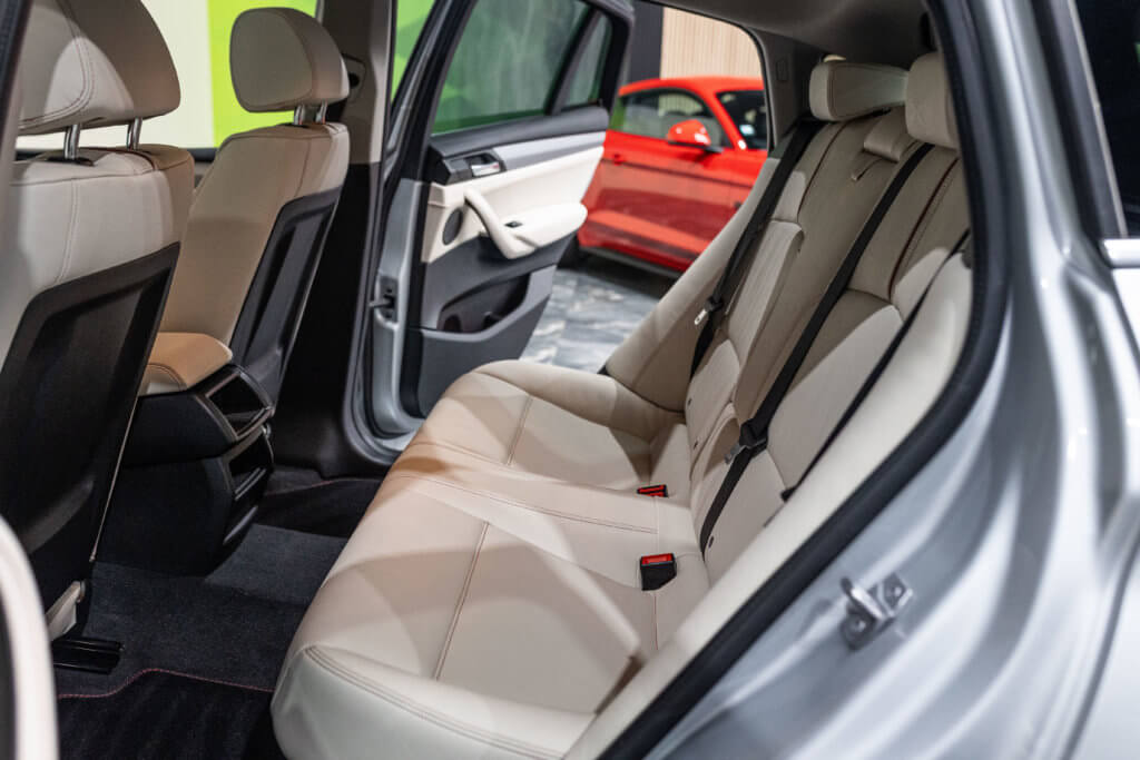 X4 30d Gris Interieur 29