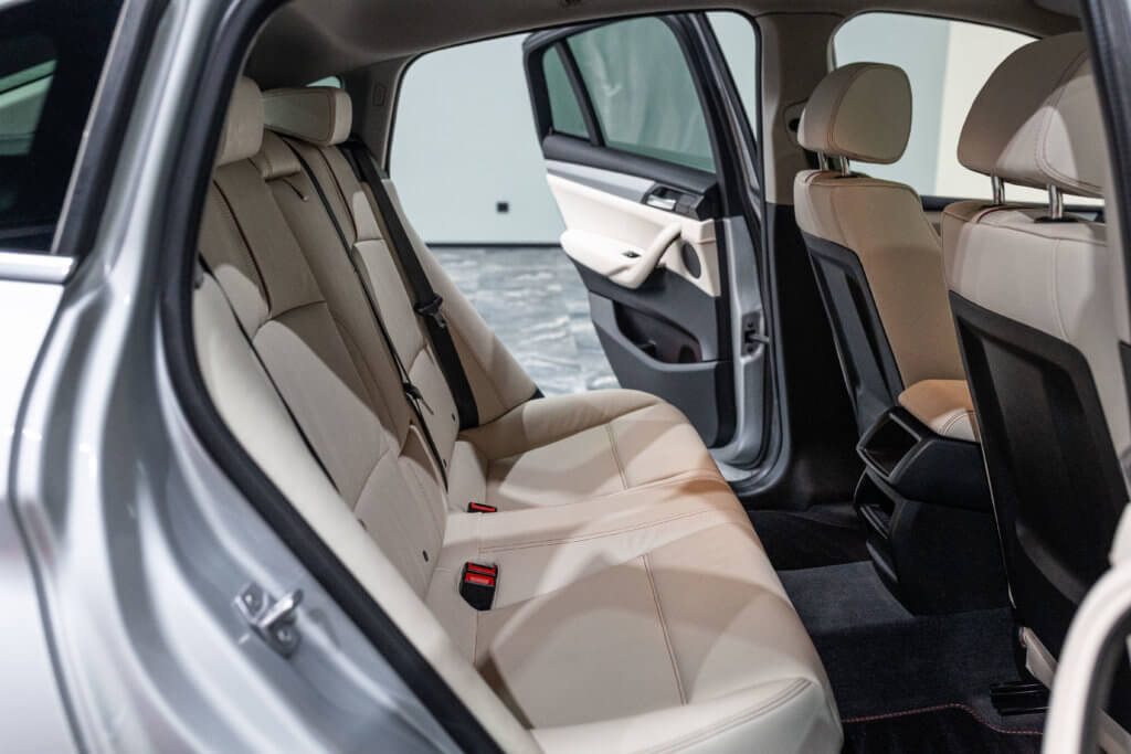 X4 30d Gris Interieur 31