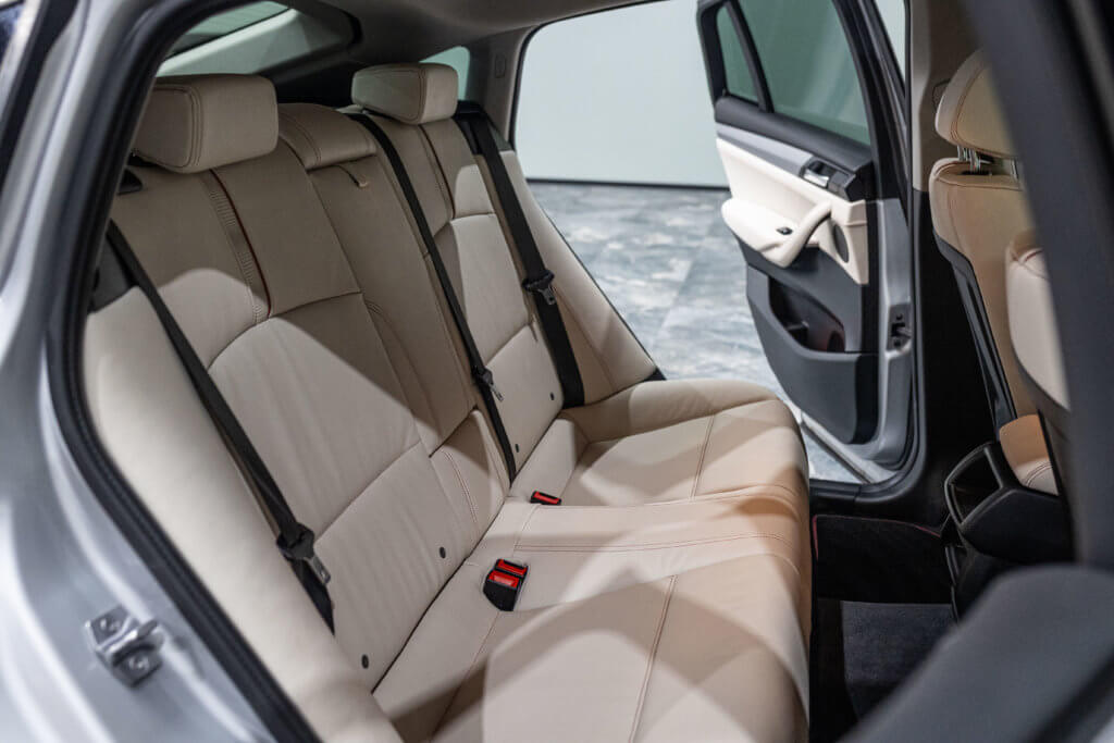 X4 30d Gris Interieur 32
