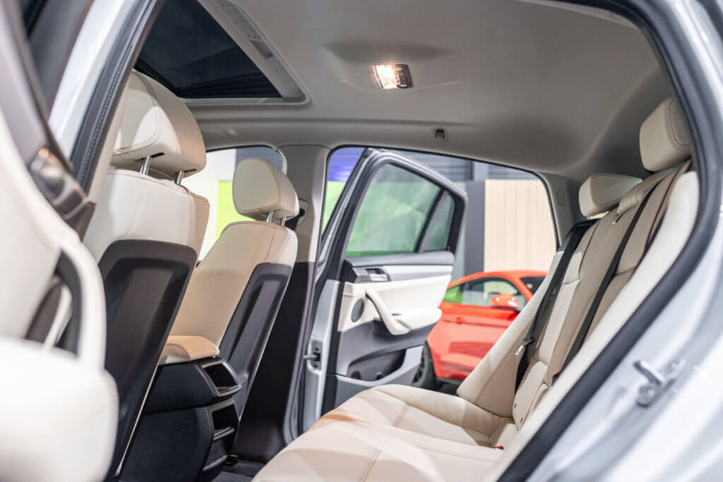 X4 30d Gris Interieur 36