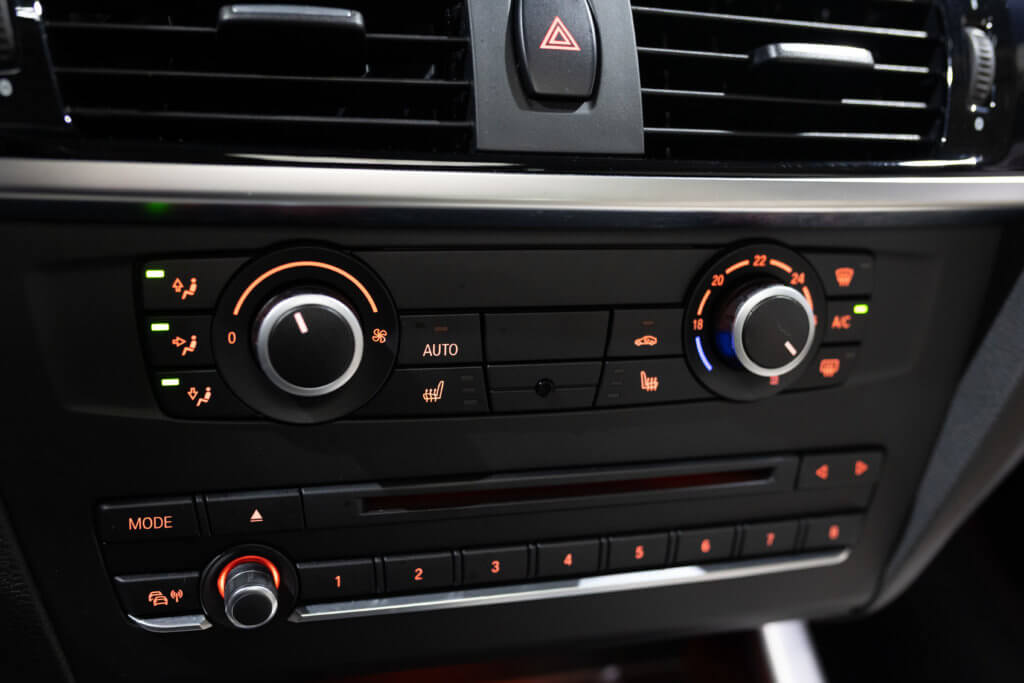 X4 30d Gris Interieur 44