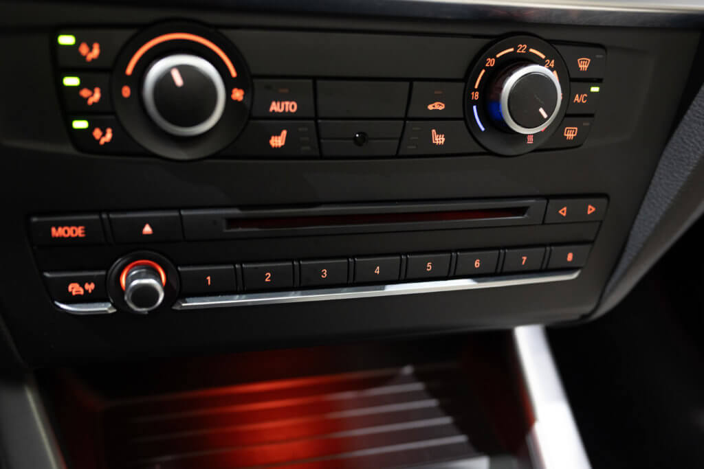 X4 30d Gris Interieur 45
