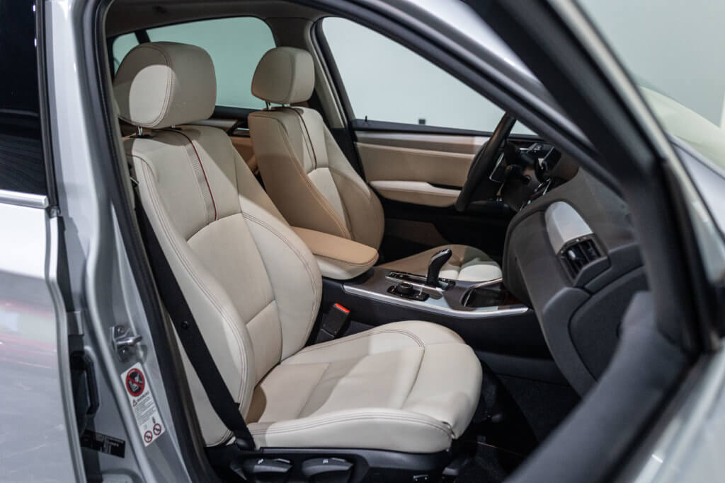 X4 30d Gris Interieur 8
